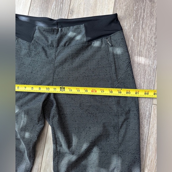 🛍️Monserrat zipper pockets Capri Size M super comfy - Picture 5 of 8